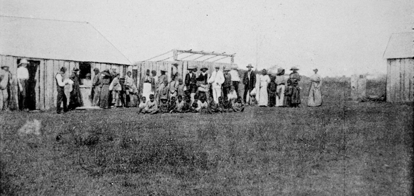 Large group at Barambah Aboriginal Settlement, 1907